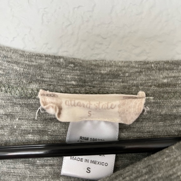 Altar’d state crop top - Picture 2 of 3